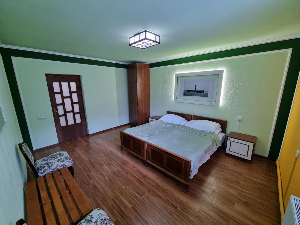 Hrachy Mot Hostel Gyumri ภายนอก รูปภาพ