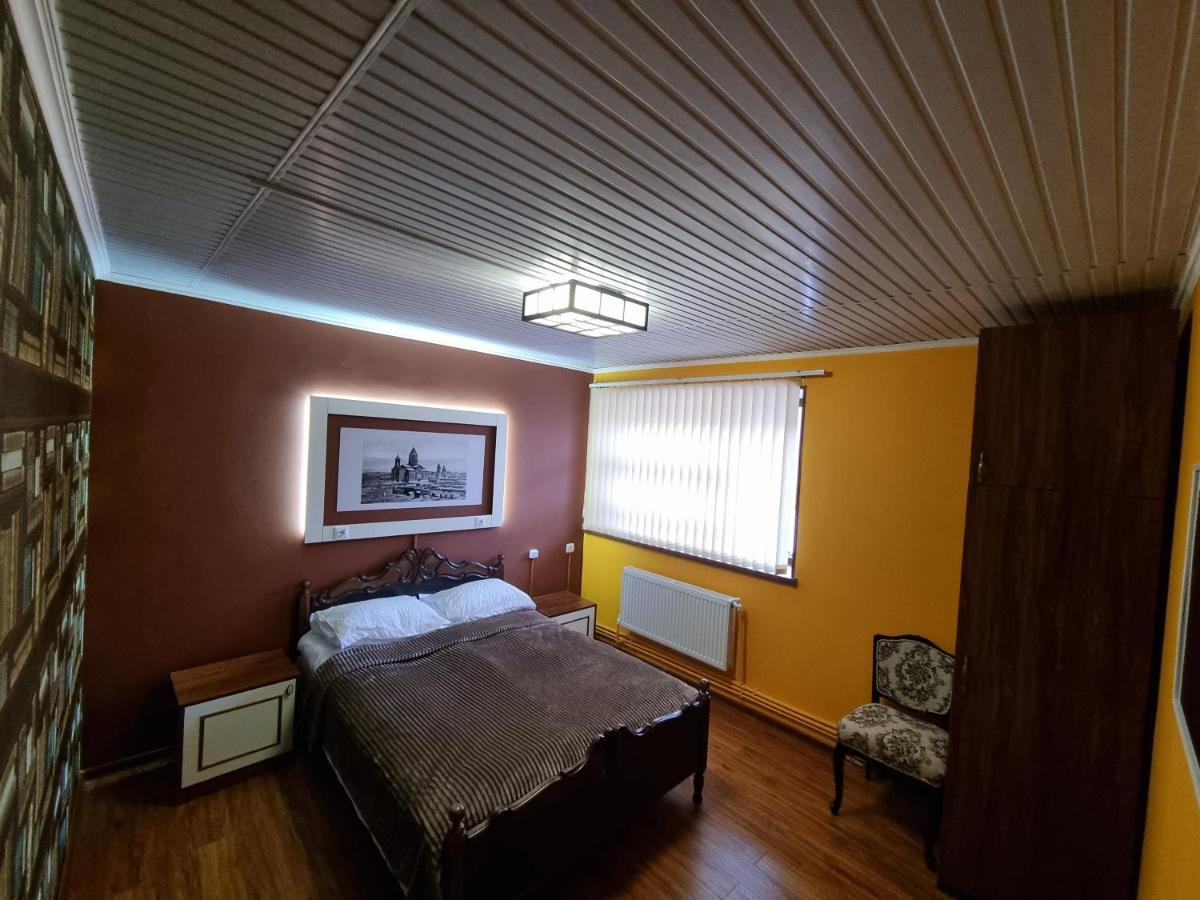 Hrachy Mot Hostel Gyumri ภายนอก รูปภาพ